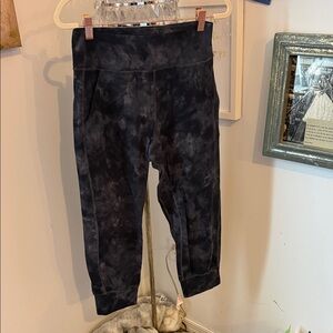 Lululemon align jogger. Cropped. Size 6
